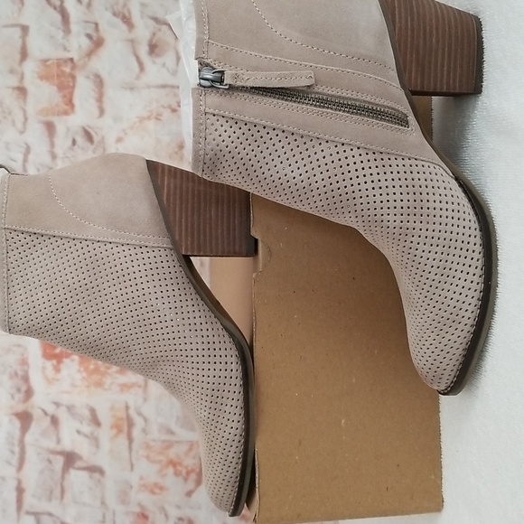 New dolce vita Josie Perforated Bootie - Picture 4 of 10